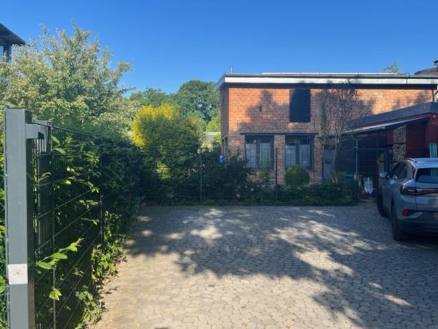 Fewo Mit 3 Sz, Direkte Innenstadtlage, Suedterrasse, Parkplatz Auf Dem Eigenem Privatgrundstueck, 2X E-Bike Und E-Autoladesaeule Inklusive, Konzertkirche, Schauspielhaus, Fh, Jahnsportforum Sowie Der Tollensesee Sind Fusslaeufig In Ein Paar Minuten E Neubrandenburg Exteriör bild